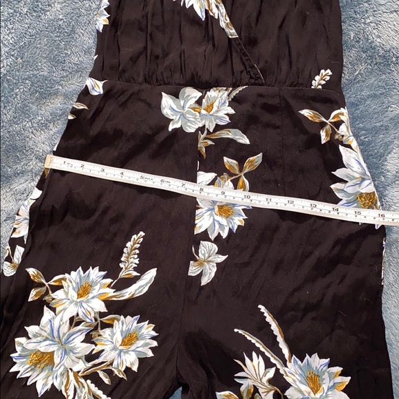 FLORAL HALTER PALAZZO JUMPSUIT - Picture 4 of 8